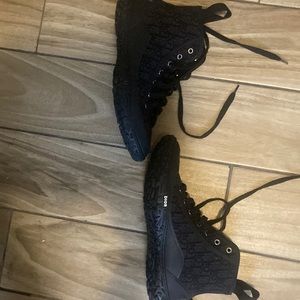 Dior shoes good material  600$